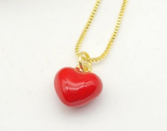 Cadena con dije corazón rojo